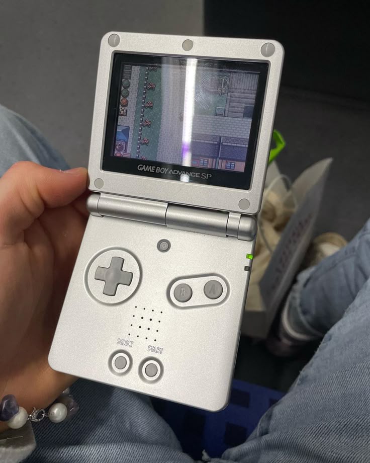 files/GameBoy_Advance.jpg